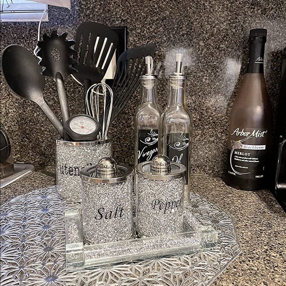 Crushed Diamond Salt and Pepper Shakers With Tray - Picture 1 of 5